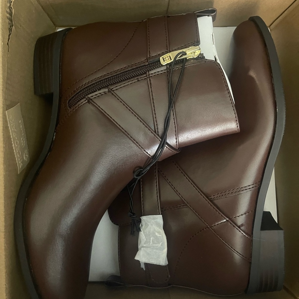 New in box short comfortable boots